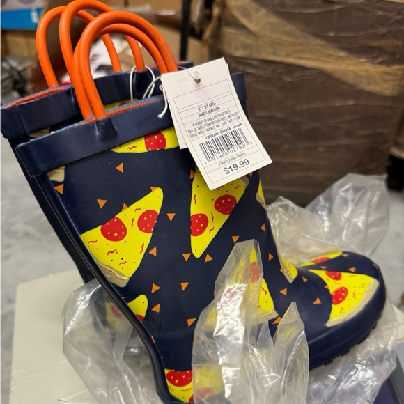 PIZZA BOOTS FOR THE KIDS - Picture 2 of 3